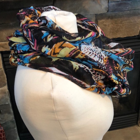 Multi-color infinity scarf - beautiful! - Picture 3 of 6